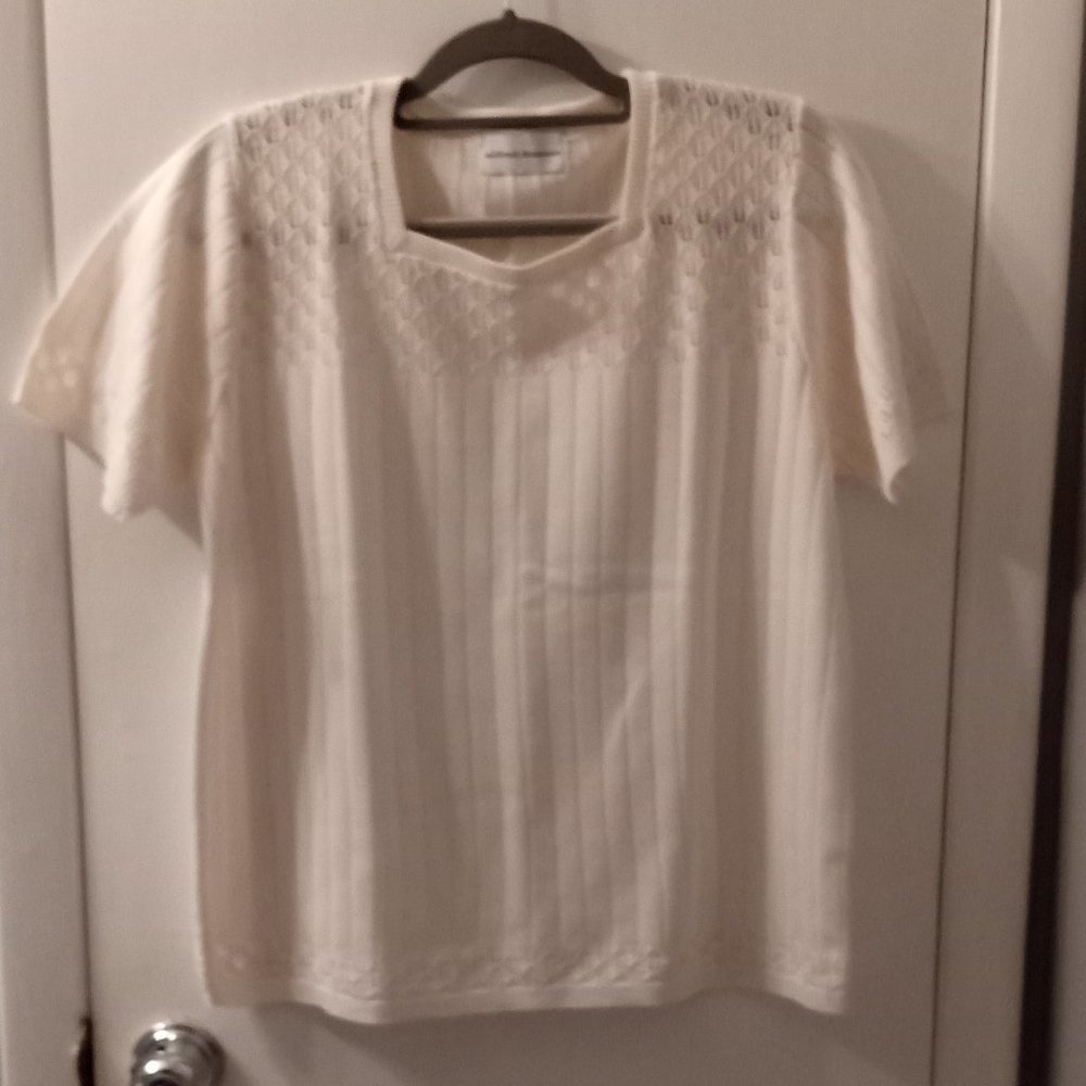 'alfred dunner" CREAM DECORATIVE WOMEN'S PULLOVER TOP